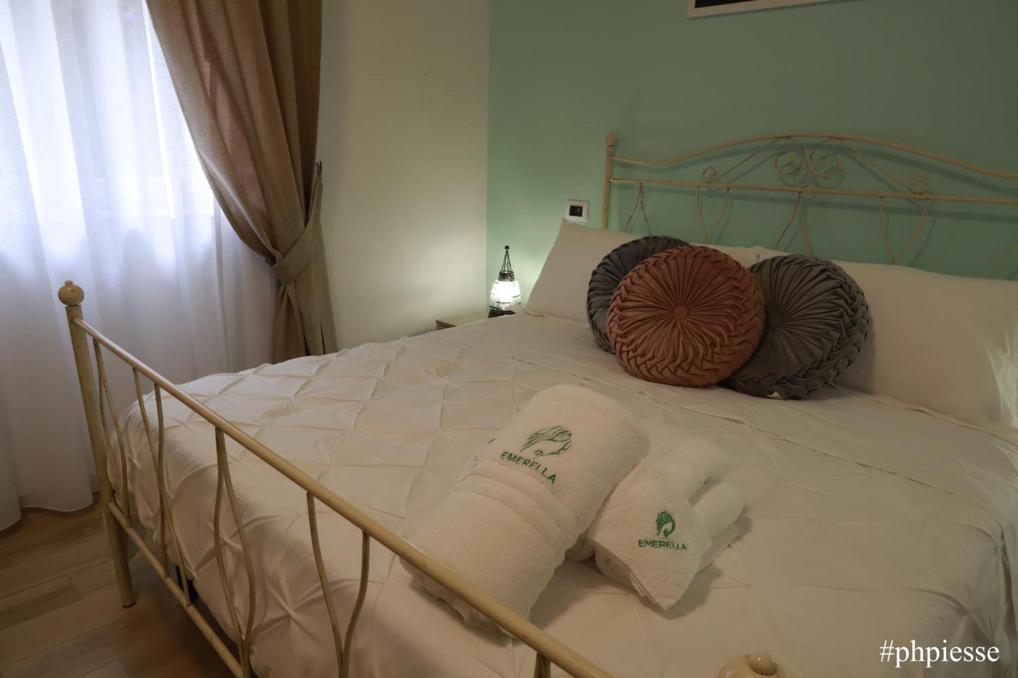 Emerella Luxury Suites-Siderno Lungomare Exteriör bild