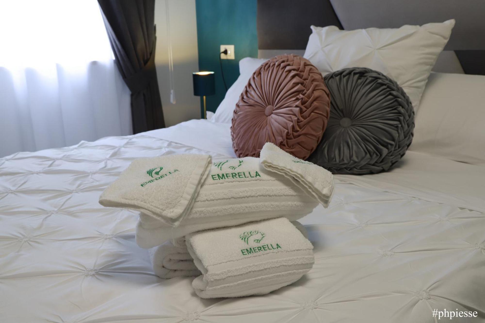 Emerella Luxury Suites-Siderno Lungomare Exteriör bild