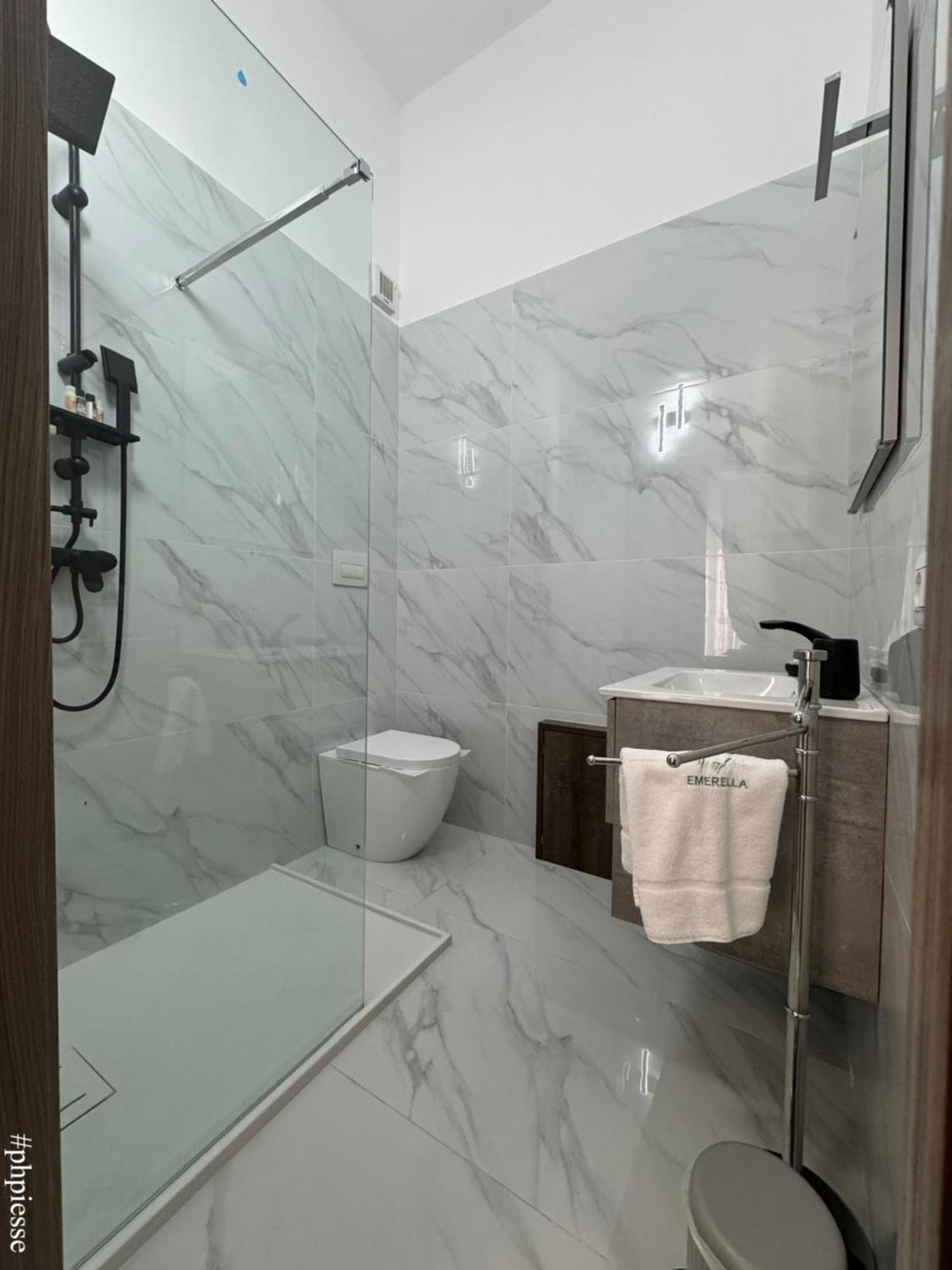 Emerella Luxury Suites-Siderno Lungomare Exteriör bild