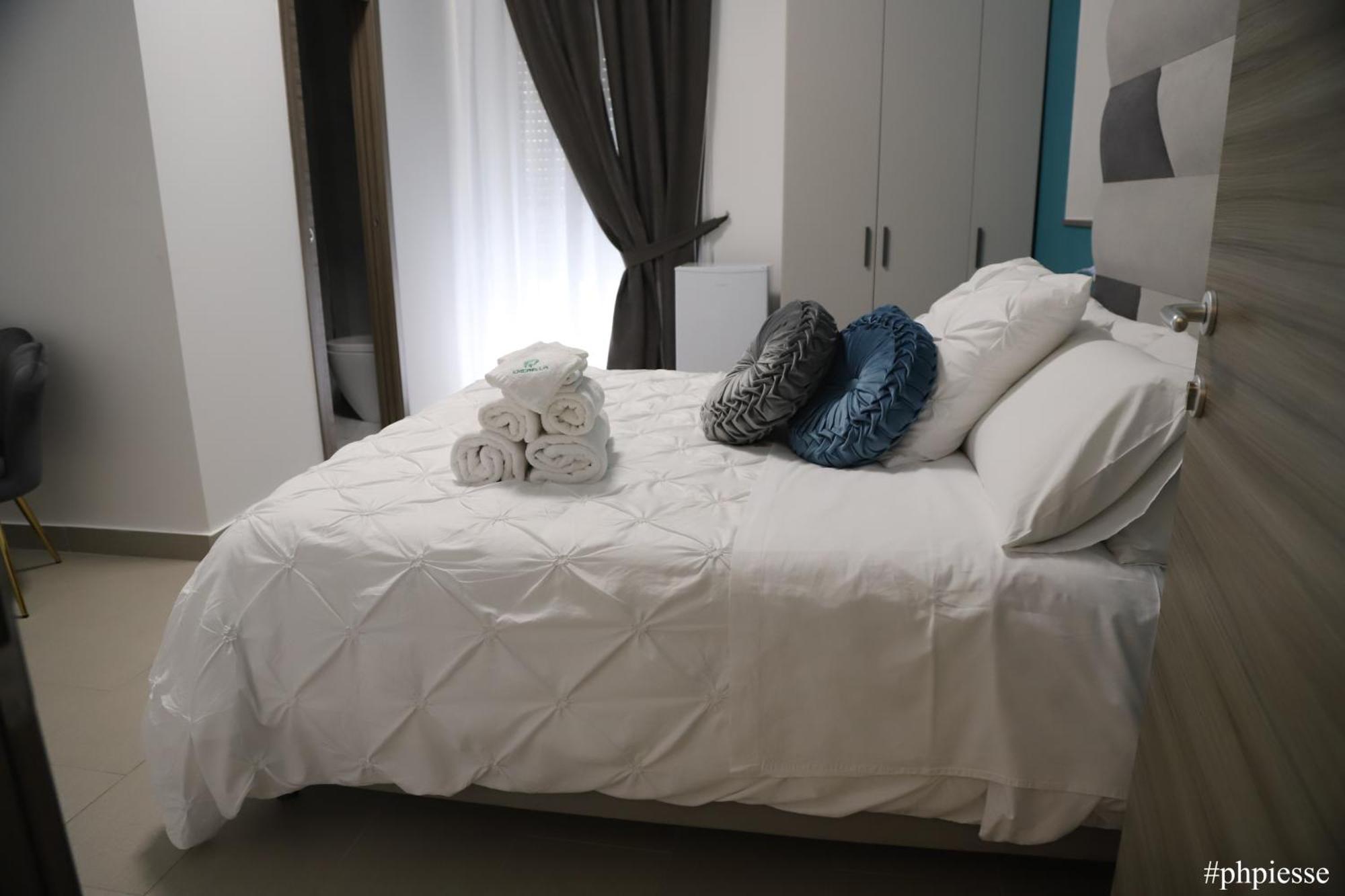 Emerella Luxury Suites-Siderno Lungomare Exteriör bild